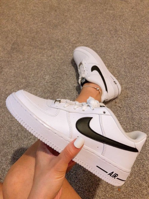 Black swoosh air outlet force 1