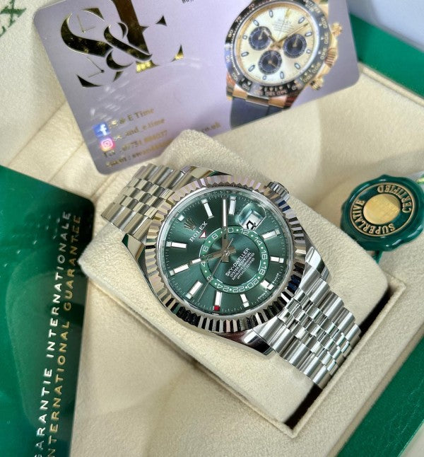 Rolex Oyster perpetual Sky Dweller Silver Green