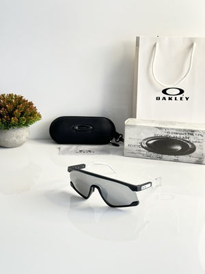 Oakley 9280 Black Silver Mercury