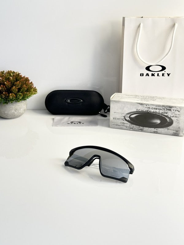 Oakley 9280 Black Silver Mercury