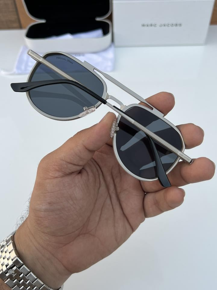 Marc Jacobs 542 Silver Black