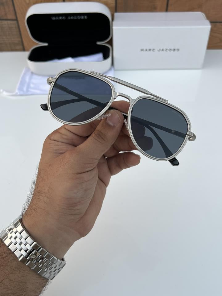 Marc Jacobs 542 Silver Black