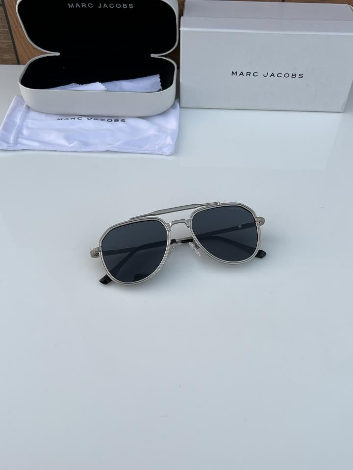 Marc Jacobs 542 Silver Black